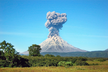 Naklejka premium Karimskiy volcano. Volcanic eruption in Kamchatka, ash flow and destroyed