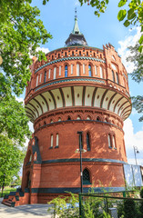 Bydgoszcz, wysoka na 45 m wieża ciśnień w stylu neogotyckim z 1899 roku. W wieży znajduje się Muzeum Historii Bydgoskich Wodociągów a na jej szczycie jest galeria widokowa. - obrazy, fototapety, plakaty