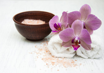 Obraz na płótnie Canvas pink orchids and salt
