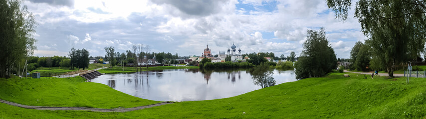 Obraz premium Panorama Tikhvin assumption male monastery - it is the Tikhvin icon of the mother of God. The Orthodox Church of Russia. The temple on the banks of the Tikhvinka river in Tikhvin.