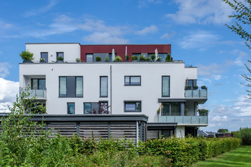 Fototapeta na wymiar modern apartment buildings in suburb of hamburg