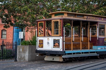 Foto op Canvas San Francisco, California, USA - APRIL 24, 2016:  Cable car at Hyde street, documentary editorial. © mizzick