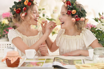 tweenie girls  in wreaths with magazine 