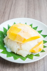 Sticky rice with mango