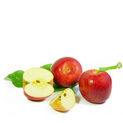 Apple, Apfel, Äpfel, Pink Lady, Cripps Pink, neue Sorte, aufgeschnitten, Textraum, Copy space, Blätter, frisch, Freisteller, auf weiss