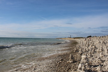 Plage de Galets empilés