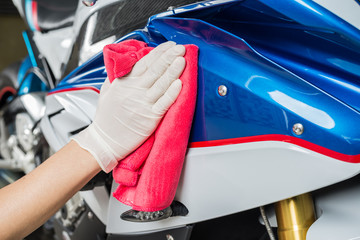 Fototapeta premium Motorcycles detailing series : Cleaning motorcycle paint