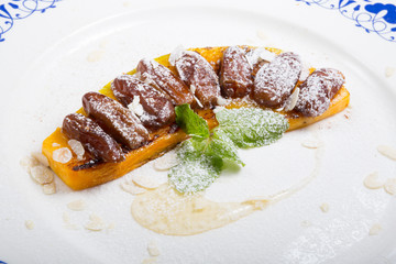 Baked pumpkin with figs