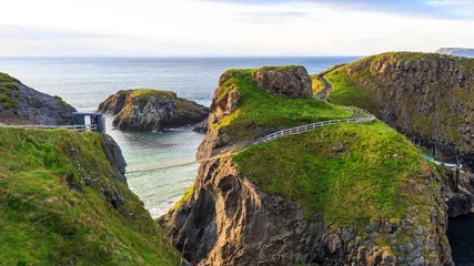 Tuinposter Kust Carrick-A-Rede Rope in Northern Ireland