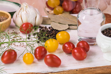 Cherry tomatoes and spices for cherry tomatoes pickles.