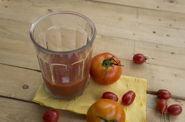 fresh tomato juice on wooden table