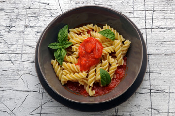 Fusilli with pepper sauce Pasta Mì ống với nước sốt hạt tiêu Cucina italiana Ẩm thực Ý Italian cuisine salsa di peperoni