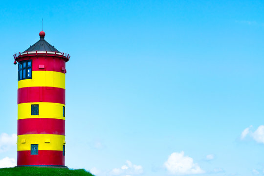 Leuchtturm Pilsum Nordsee - Wahrzeichen Ostfrieslands - close-up
