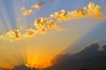 Obraz premium sunset is in city