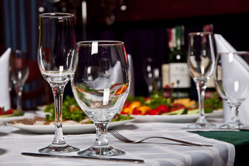 empty glass of wine in a restaurant