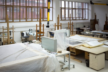 Many workplaces for renovation and equipment for it at the center of Grabar.