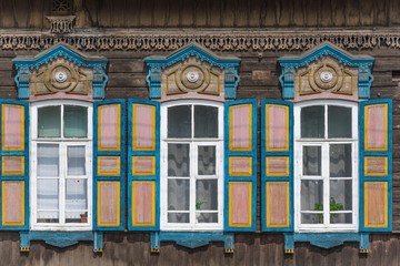 Fenster mit Holzsschnitzereien Irkutsk