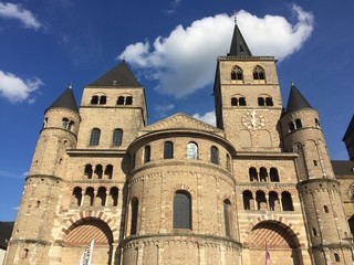 Fototapeta na wymiar Duomo di Treviri, Renania, Germania