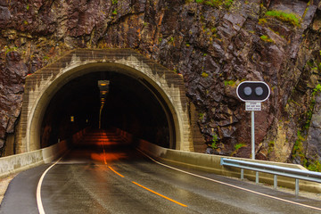 Obraz premium tunnel on the norwegian mountain road