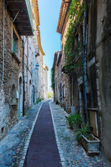 Fototapeta na wymiar alley in Saint-Paul-de-Vence, Provence, France