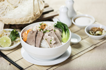 Pork Noodle with Vegetable and Sauce