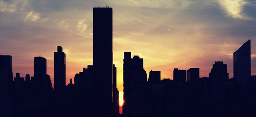Manhattan at sunset - 118310977