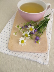 Kräutertee mit Kamille und Lavendel