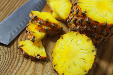 pineapple slices cut knife