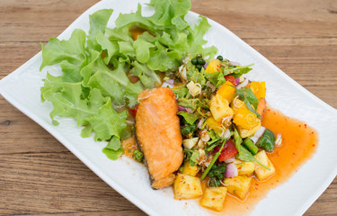 Salmon fish sauce dressing, vegetables, fruit.
