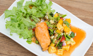 Salmon fish sauce dressing, vegetables, fruit.