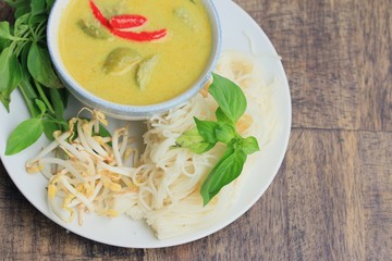 green curry and rice noodle