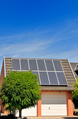 Garage mit Solarzellen