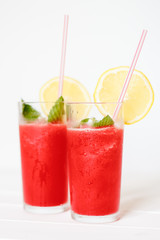 Watermelon smoothies with lemon and mint