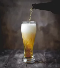 Papier Peint photo autocollant Bière Bière en verre et bouteille