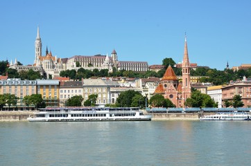 Fototapeta na wymiar Quai, Sztehlo Gábor rakpart, berges de Budapest et rives du Danube