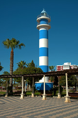 Obraz premium Strandpromenade mit Leuchtturm von Torre del Mar Andalusien