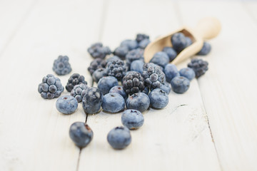 Blackberries and blueberries scattered on the table