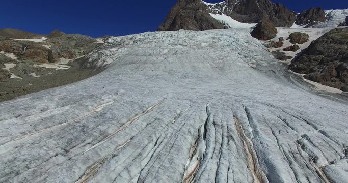 Ghiacciaio - Scioglimento dei ghiacci - Crepacci nel ghiaccio - Alta quota - Sorvolo aereo