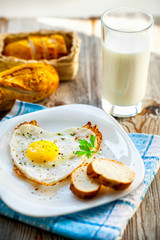 Fototapeta premium Fried eggs with bread and milk