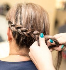 weave braids in the beauty salon