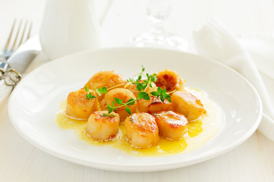 Scallops fried in cream sauce with herbs.