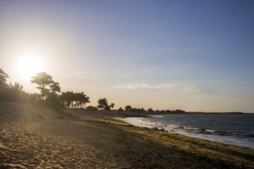 Plage au coucher de soleil. Ile d'Oléron