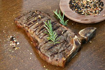 organisch, lifestyle, t-bone, steak, wildkräuter, natürlich, draußen, urbano, modern, neu, copy space, bio-lebensmittel, BBQ, gegrillt, hölzern, metzgerei, country, brooklyn, hipster