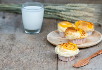 Muffin golden threads