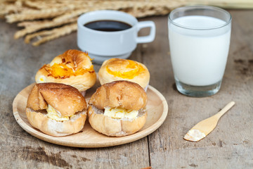 Soft bun roll and Muffin golden threads
