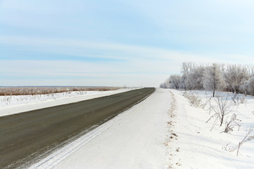 Obraz premium winter asphalt road 