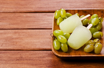 Ice lolly of green grapes