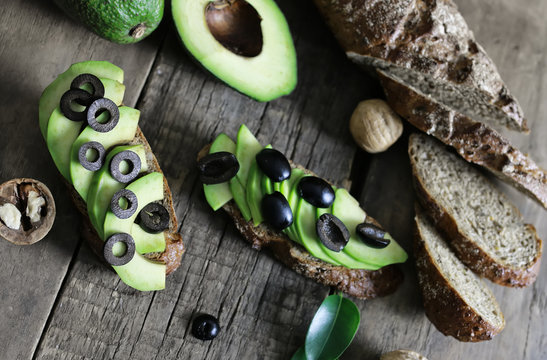 avocado bread and olives