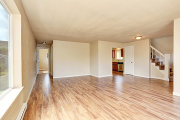 Fototapeta na wymiar Open floor plan. Empty room interior with hardwood floor.
