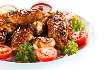Grilled chicken wings and vegetables 